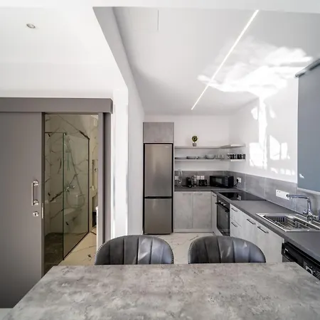 Hiddengems Residences 202 - The Lxr Penthouse - Pool & Beach Steps Paphos Exterior photo