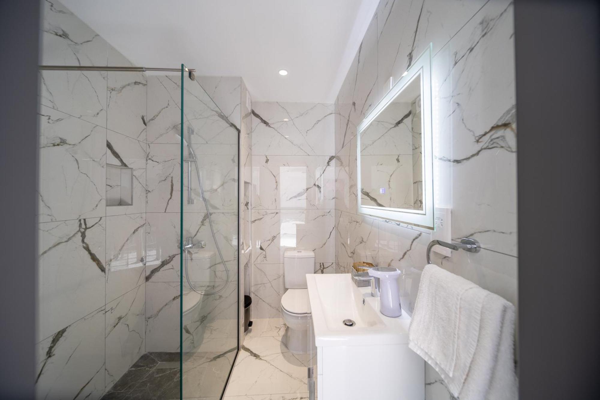 Appartement Hiddengems Residences 202 - The Lxr Penthouse - Pool & Steps