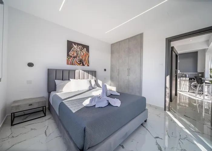 Hiddengems Residences 202 - The Lxr Penthouse - Pool & Beach Steps