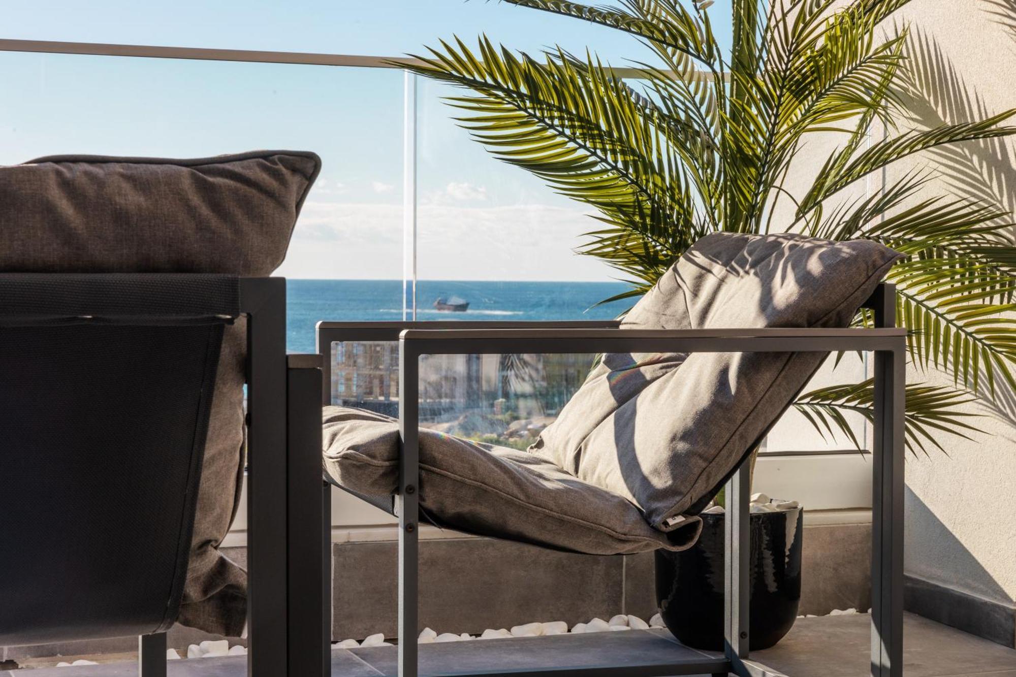 Апартаменты Hiddengems Residences 202 - The Lxr Penthouse - Pool & Steps *