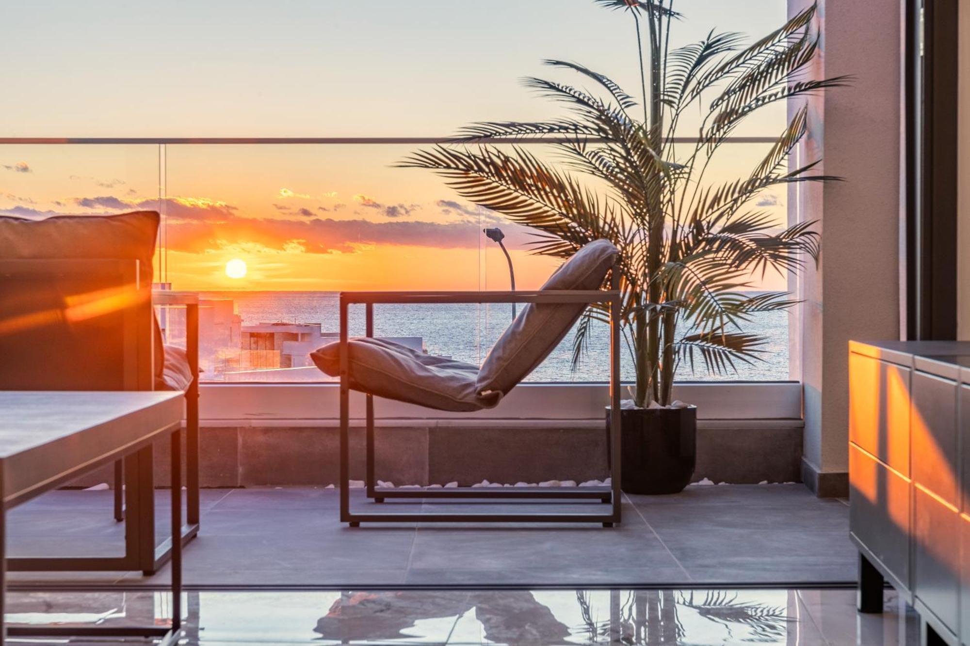 Апартаменты Hiddengems Residences 202 - The Lxr Penthouse - Pool & Steps *