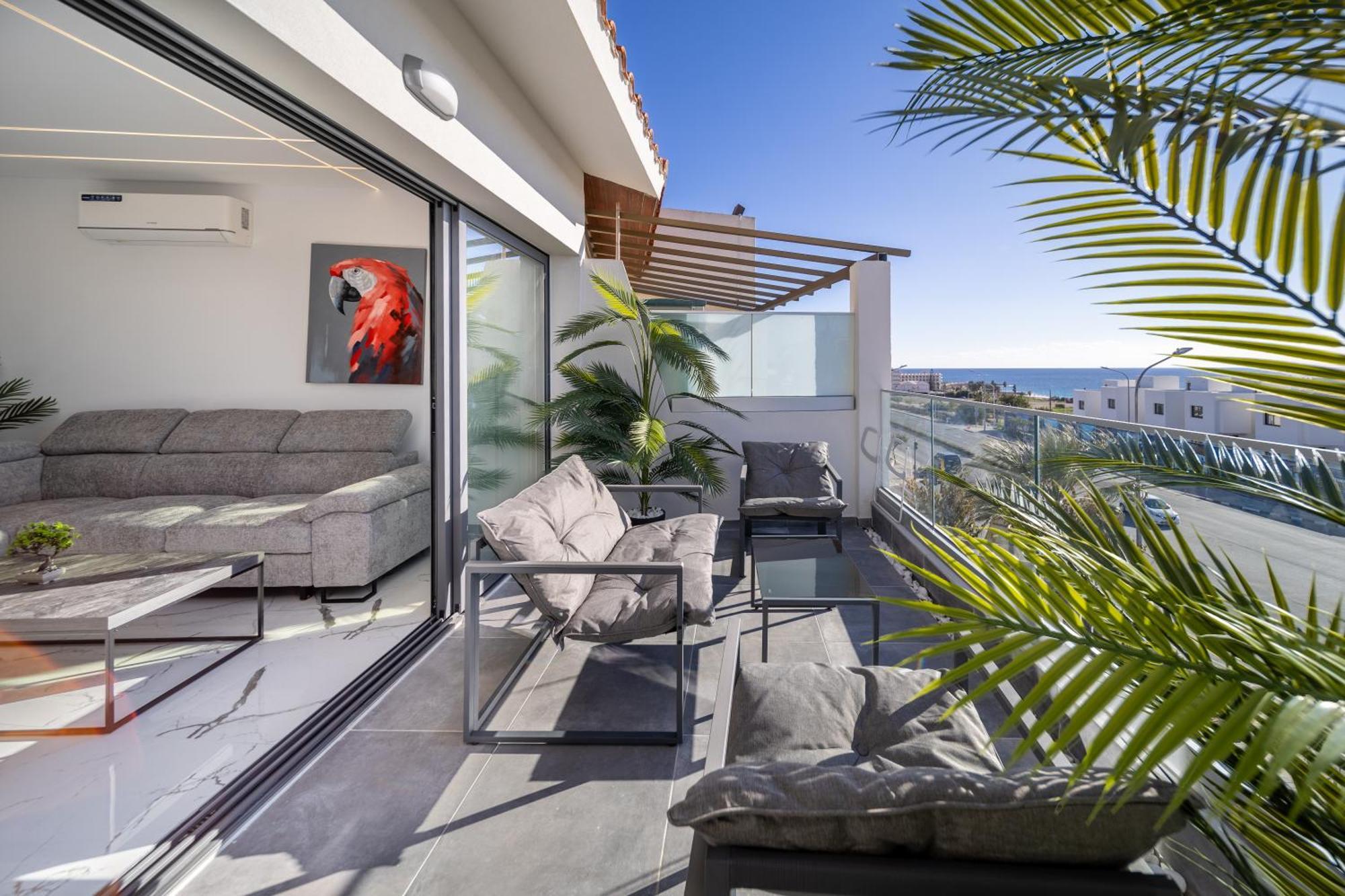 Апартаменты Hiddengems Residences 202 - The Lxr Penthouse - Pool & Steps