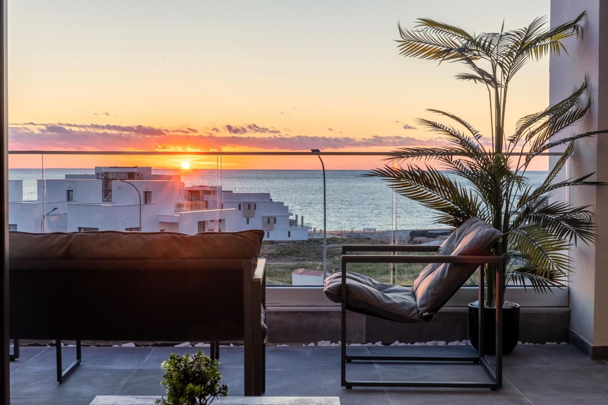 Апартаменты Hiddengems Residences 202 - The Lxr Penthouse - Pool & Steps